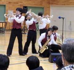 池田高校吹奏学部による演奏