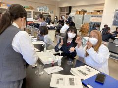 「グローバル」養う　本別高校生がＪＩＣＡ研修員や小学生と授業で交流 3