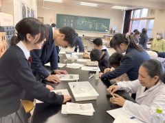 「グローバル」養う　本別高校生がＪＩＣＡ研修員や小学生と授業で交流 5