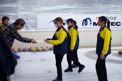 帯畜大川村女子Ｖ、男子はいしざんまい制す　カーリング道東選手権 10