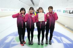 帯畜大川村女子Ｖ、男子はいしざんまい制す　カーリング道東選手権 16