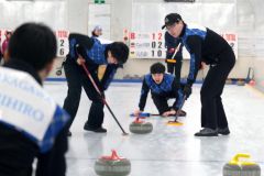 帯畜大川村女子Ｖ、男子はいしざんまい制す　カーリング道東選手権 20