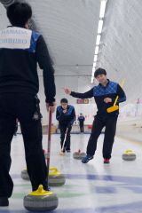 帯畜大川村女子Ｖ、男子はいしざんまい制す　カーリング道東選手権 5