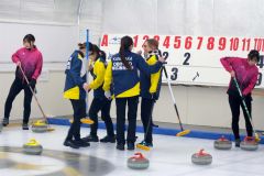 帯畜大川村女子Ｖ、男子はいしざんまい制す　カーリング道東選手権 7