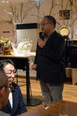あいさつする安井町長