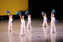 ３～６歳のポンポンの踊り
