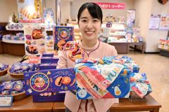新商品「あんガバス」など冬の人気菓子が入った「冬結び」