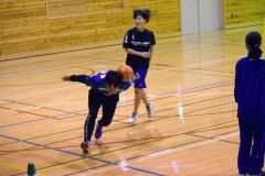 ゲームを楽しむ生徒ら
