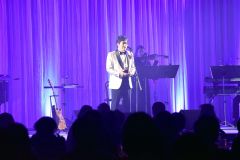 感情をたっぷりと込めて歌い上げる野口さん