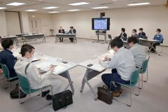 災害時の連絡方法などを確認する出席者