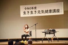 筋力トレーニングなどを指導した小林さん