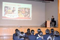 「温かさに感激」「挑戦の気持ち大切」　カナダ派遣の１年生が報告会　広尾高 3