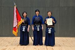 団体戦の女子の部で優勝した帯広の森体育館