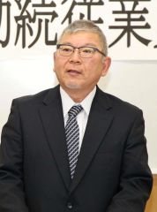 あいさつする石田会長