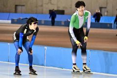 男子５０００メートルで好レースを見せた（右から）小川拓朗（栃木県スポーツ協会―白樺学園高出）と遠藤二千翔（恵那市体育連盟）