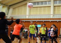 小中学生がコート上で熱戦　大樹で「とかちっこミニバレー」 2