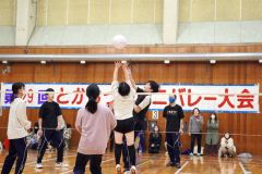 小中学生がコート上で熱戦　大樹で「とかちっこミニバレー」 4