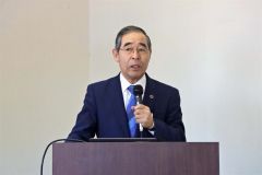 あいさつする竹中町長