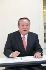 「将来を真剣に考える時期。中長期的な方針を検討する組織も必要だ」などと訴える小森会長（須貝拓也撮影）