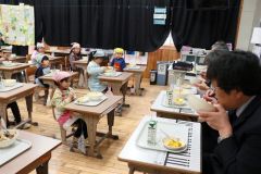 小中高生にA4和牛丼 大樹で「ふるさと給食」 2