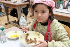小中高生にA4和牛丼 大樹で「ふるさと給食」 4