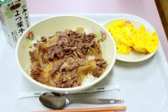 小中高生にA4和牛丼 大樹で「ふるさと給食」 5