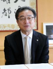 「他競馬場との差別化を図りたい」「施設の整備は一斉に進めるのは難しい」などと語る米沢市長