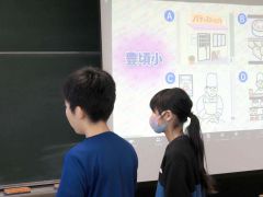 豊頃小学校を代表して発表する児童

