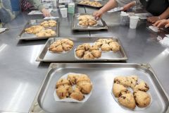 焼きあがったチョコチャンクスコーン