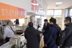 点呼の方法を確認する運輸支局職員ら