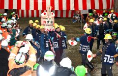 樽神輿（たるみこし）の入場