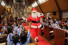 神聖な雰囲気の中クリスマス礼拝　帯広聖公会幼稚園 2