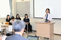 流ちょうな日本語でスピーチを披露したシンガポールの高校生