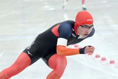 【男子５００メートル】スピードに乗ってコーナーに飛び込む辻本楓芽（白樺学園）