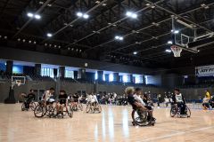 体験会では車いすバスケの試合も行われ、多くの参加者が観戦した