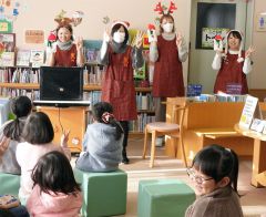 手遊び「はじまるよ」で開幕したおはなし会