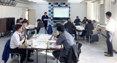 大雨時の災害を想定し意見を出し合う参加者たち
