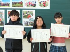 銀賞の（左から）大友さん、笹田さん、村田さん