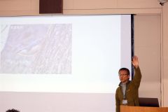 講演する帯広百年記念館の池田学芸員