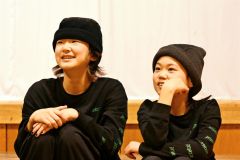 ブレイキンの楽しさについて語る（左から）るる華さんとりり華さん