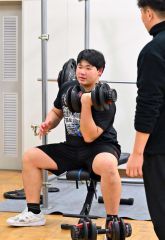 趣味の筋力トレーニングにも楽しそうに打ち込む（金野和彦撮影）