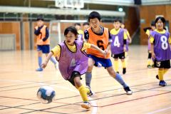 冬期は町民体育館が練習拠点となる。練習中も子どもたちの楽しそうな声が体育館に響いている（金野和彦撮影）