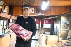 ジンギスカンのかたまり肉と戸井さん