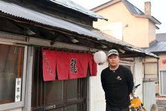 一念発起して１０年以上務めていた会社を辞め「龍」の味を引き継いだ戸井さん
