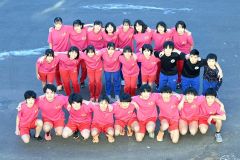 現在の部員は１年生８人、２年生２１人。寒い冬の練習を乗り越え、夏の大会の全国大会を目指す（須貝拓也撮影）