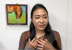インタビューに答える山本さん