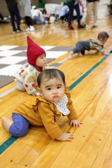 レースそっちのけでカメラに興味津々