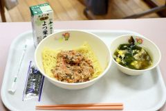 大樹高生考案の給食楽しむ　町内小中高校 2