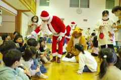 園児にクリスマスプレゼント　足寄ロータリークラブ 3