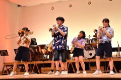 ダンプレを披露する部員たち（池田町提供）